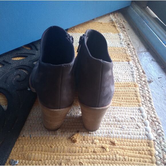 Vince Heeled Bootie. Shale gray. Size 8.5 - Picture 7 of 13
